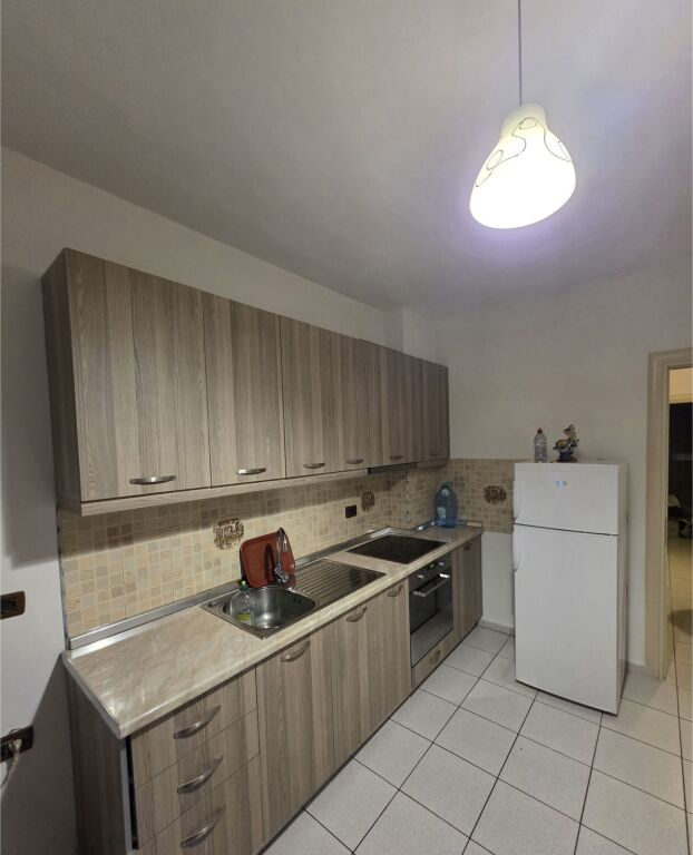 🏡 Apartament 1+1 me qera në Xhamllik – 40,000 Lekë/muaj
