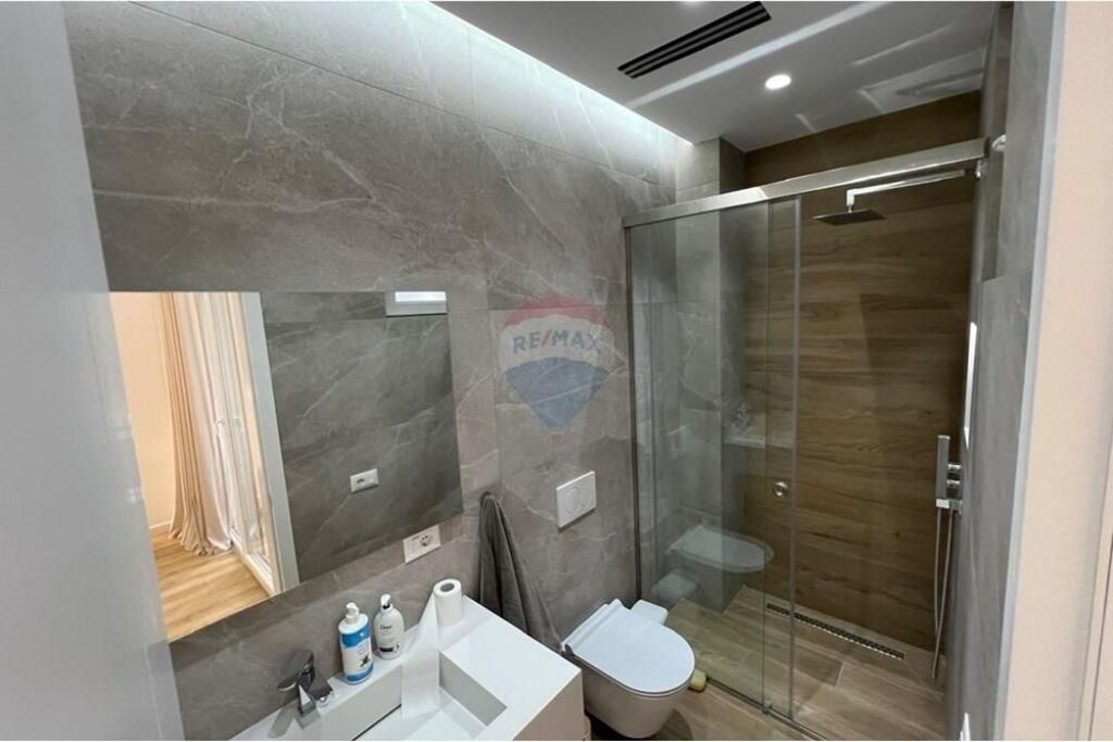 Super apartament 2+1 per qira tek Kopshti Botanik!