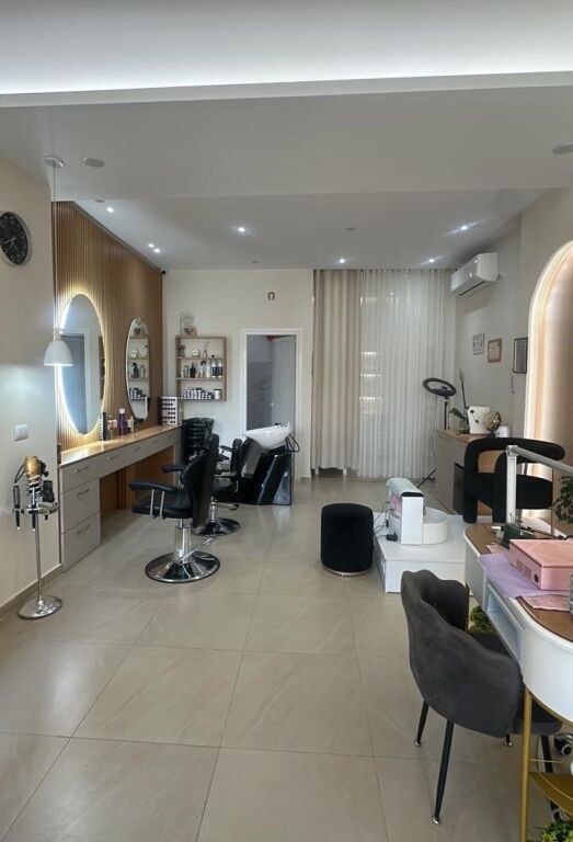 AFFITTASI SALONE DI BELLEZZA – VIA KAVAJËS !