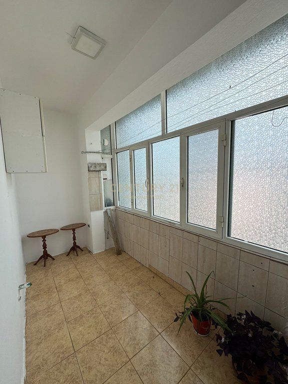 Apartament 2+1 me qira pranë Spitalit Ushtarak