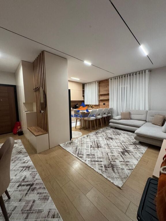 JEPET APARTAMENT ME QERA 1+1 "RRUGA E DIBRES" 60.000 LEKE