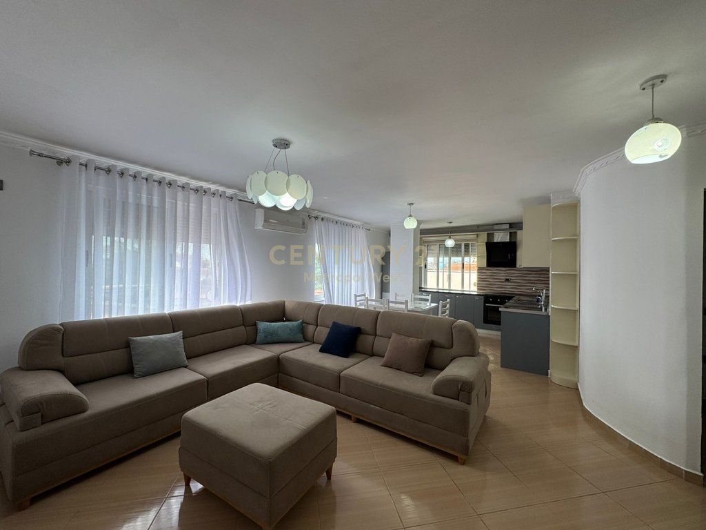 Apartament 2+1 me qira pranë Spitalit Ushtarak