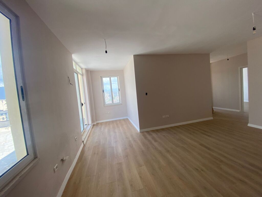 Appartamento 2+1+2 + veranda in vendita, Astir