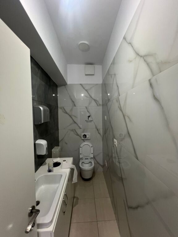 UFFICIO IN AFFITTO 90 M2 VIA KAVAJËS 80.000 LEKE FH-73243