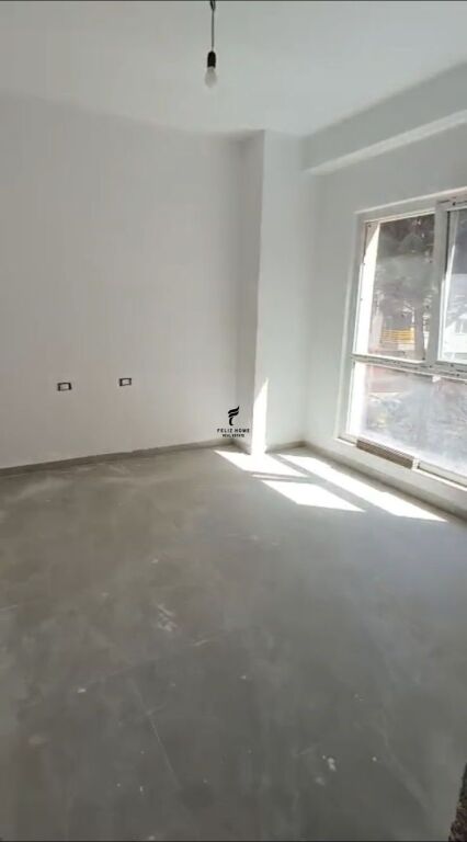 ZYRE ME QERA 94M2 LAPRAKE 800 EURO FH-73230