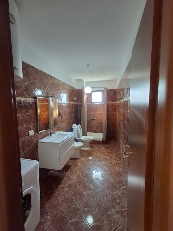 Apartament me qera 2+1