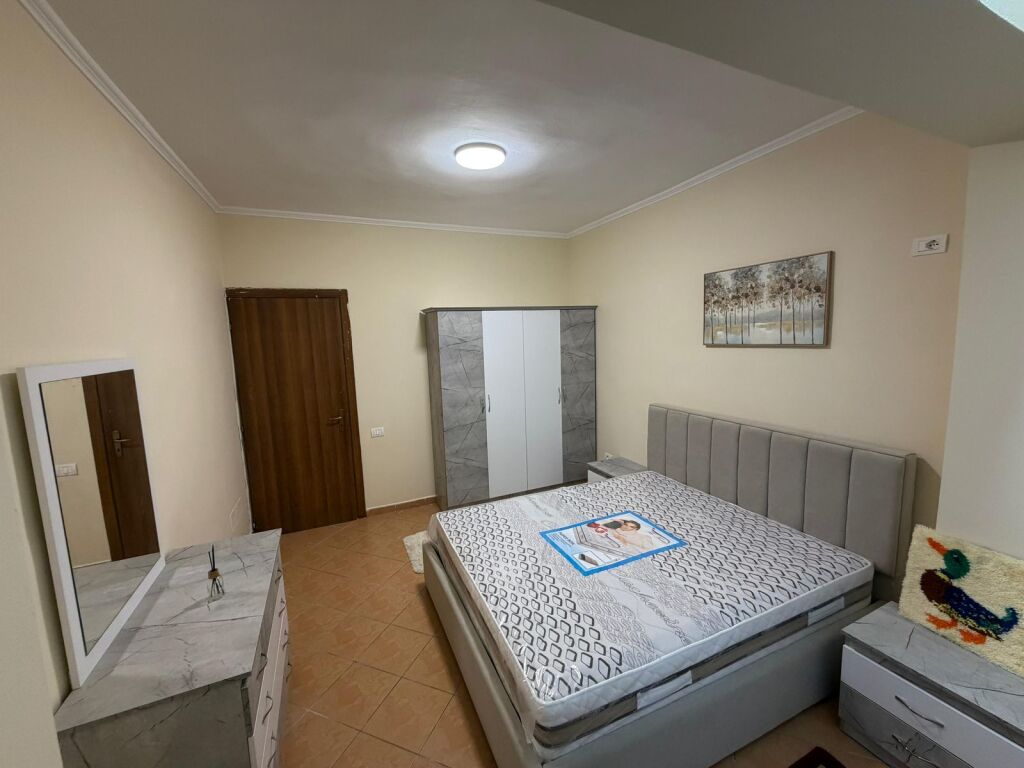 🏡 APARTAMENT ME QIRA 1+1 – TEK MEDRESEJA, TIRANË
