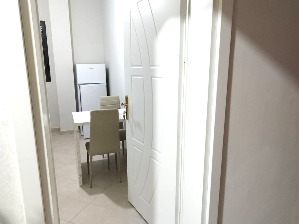 AFFITTASI APPARTAMENTO 1+1 IN 5 MAJI CON VALORE 400 EU