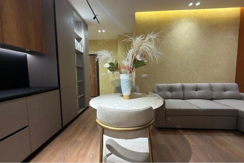 Super Studio Apartament per shitje në Qendër!