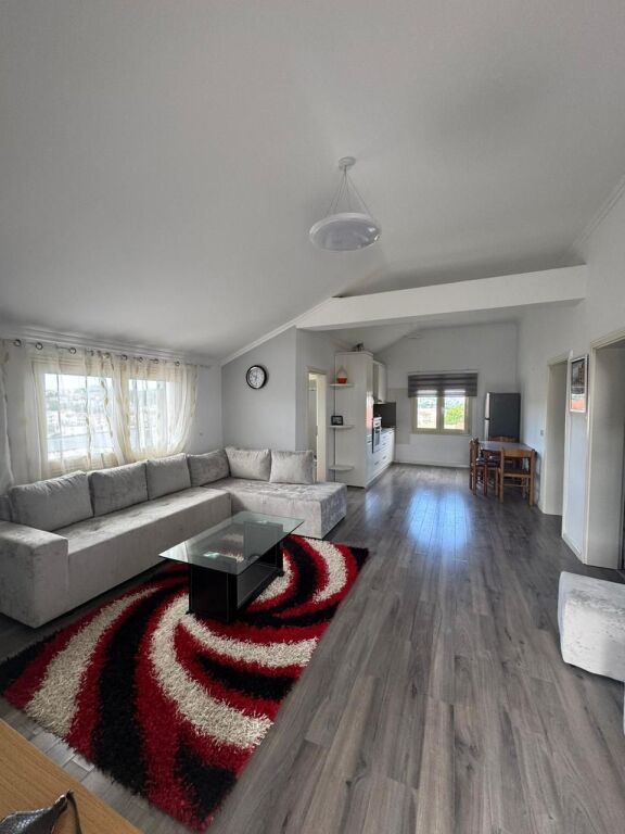🏡 2+1 Me Qera Tek Rruga Pjetër Budi – Parkim &amp; Oborr Privat ✨