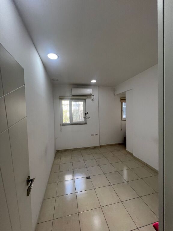 UFFICIO IN AFFITTO 90 M2 VIA KAVAJËS 80.000 LEKE FH-73243