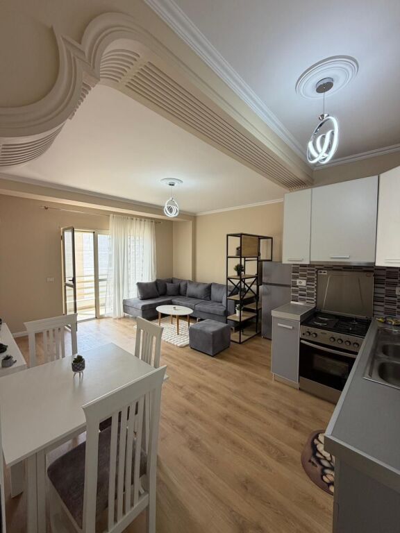 Shitet Apartament 1+1