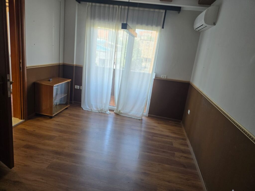 3+1,i investuar,per qera,per zyra,ish ekspozita,100.000 leke