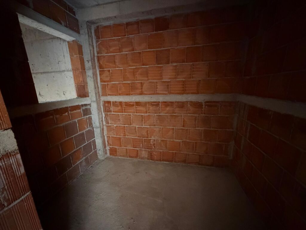 🏡 Shitet Apartament 1+1 📍 Rruga “5 Maji” 🏢 Kati 2 • Me ashensor 🌅 Orientim Perëndim 📐 Sipërfaqe 70 m² 🏗️ Në ndërtim, faz tulle  💶 Çmimi: 112,000 € 📞