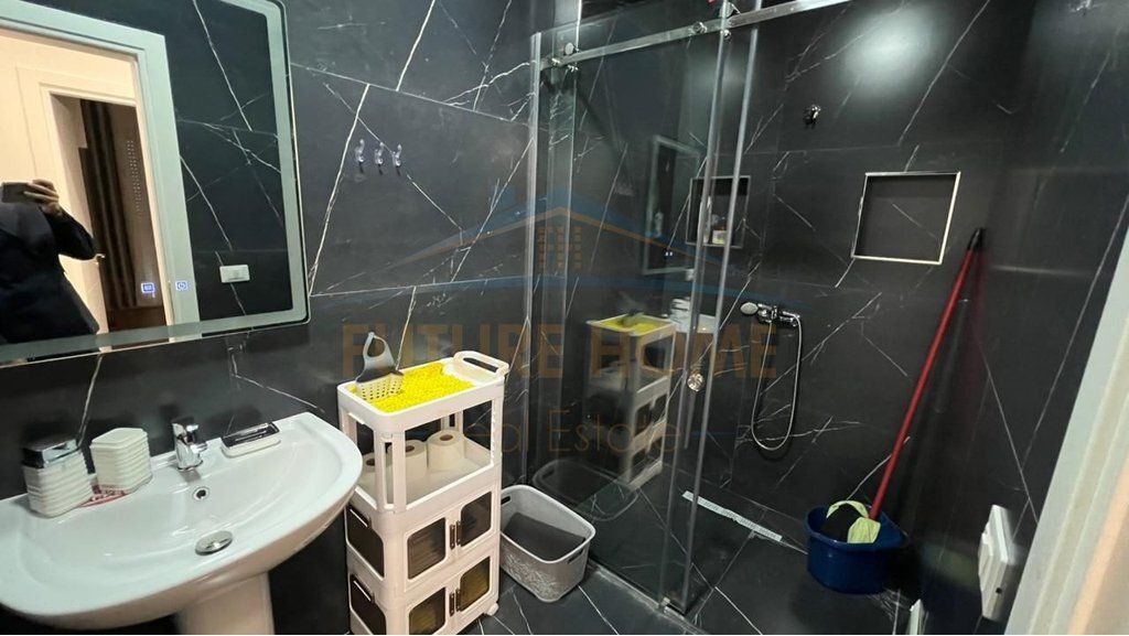Qera, Apartament 2+1+2, Rruga 5 Maji, Tirane