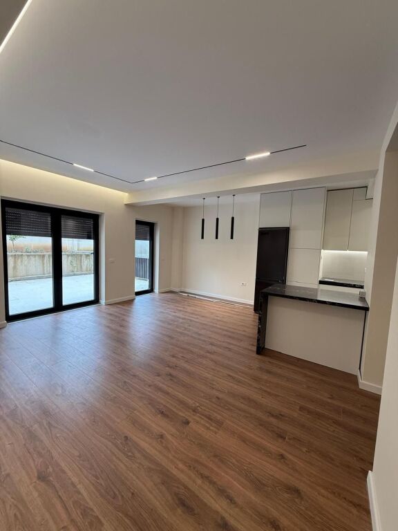 Shitet Apartament 3+1+2+Verande