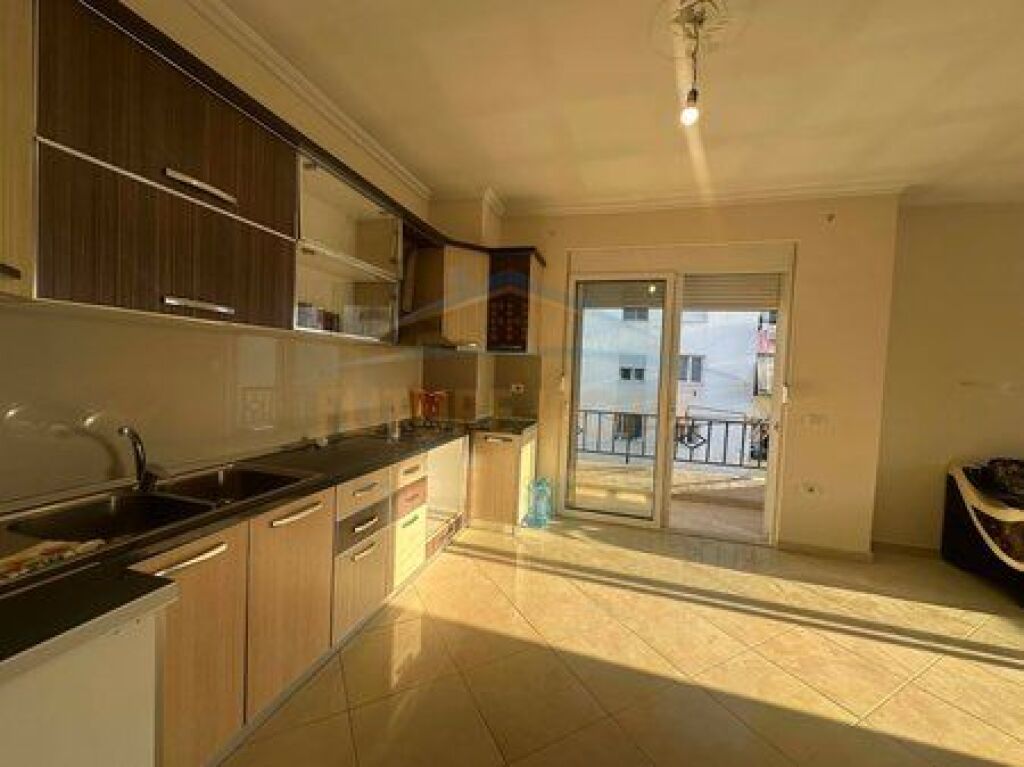 In vendita, Appartamento 3+1+2, Yzberisht, Tirana