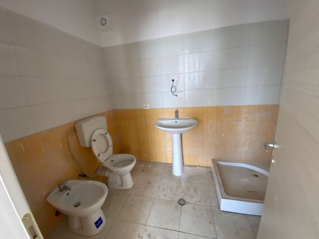 Shitet Apartament 2+1+2 + Verandë në Astir, Kompleksi Fratari