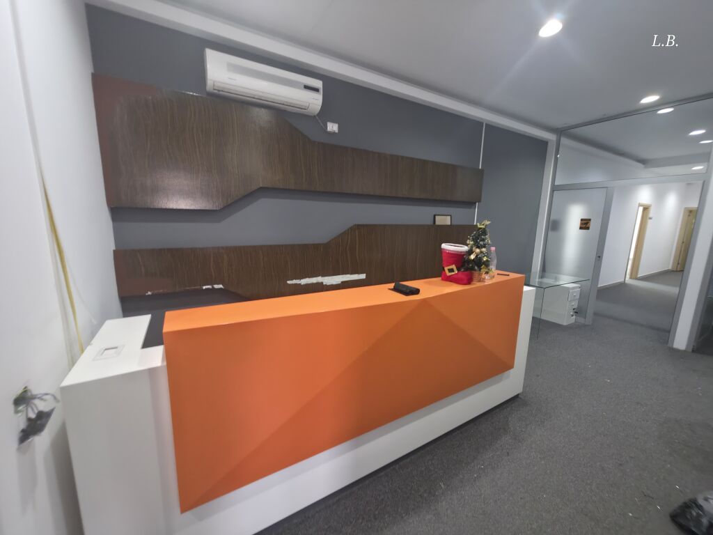 Locale Commerciale in Affitto per Clinica / Ufficio / Call Center | 1° Piano con Facciata