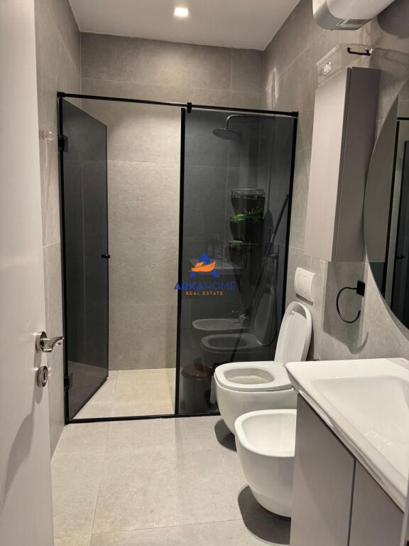 JEPET APARTAMENT ME QERA 1+1 "RRUGA E DIBRES" 60.000 LEKE