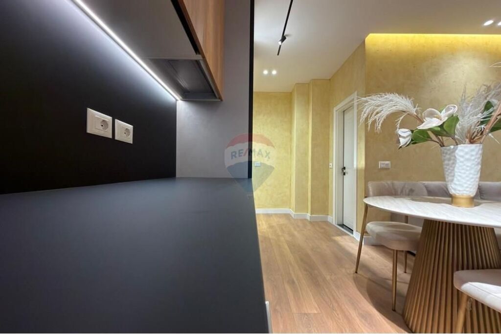 Super Studio Apartament per shitje në Qendër!