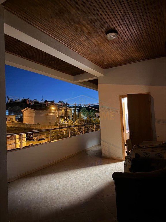For rent, 3rd floor of a villa, Mezez