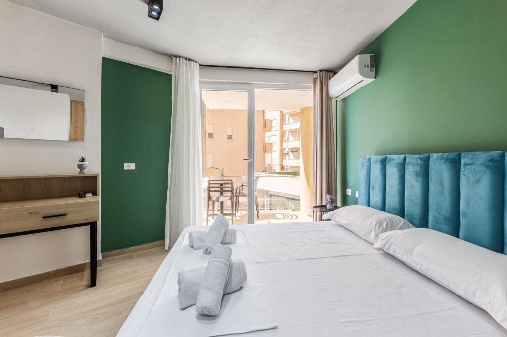 Shitet Duplex tek Shkëmbi i Kavajës – pak hapa larg detit
