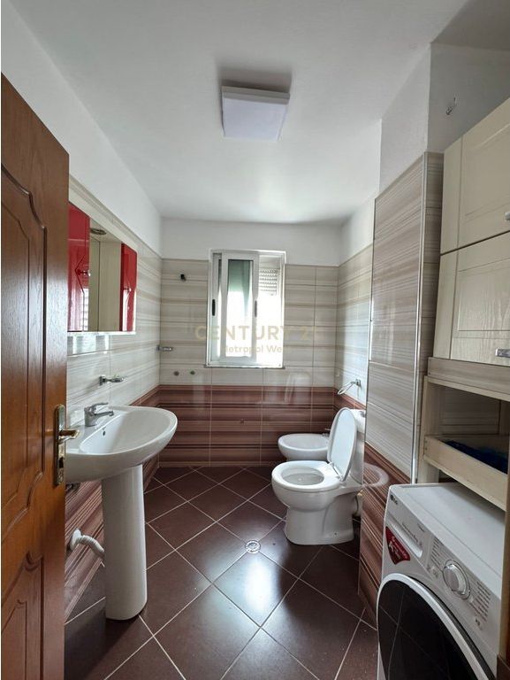Apartament 2+1 me qira pranë Spitalit Ushtarak