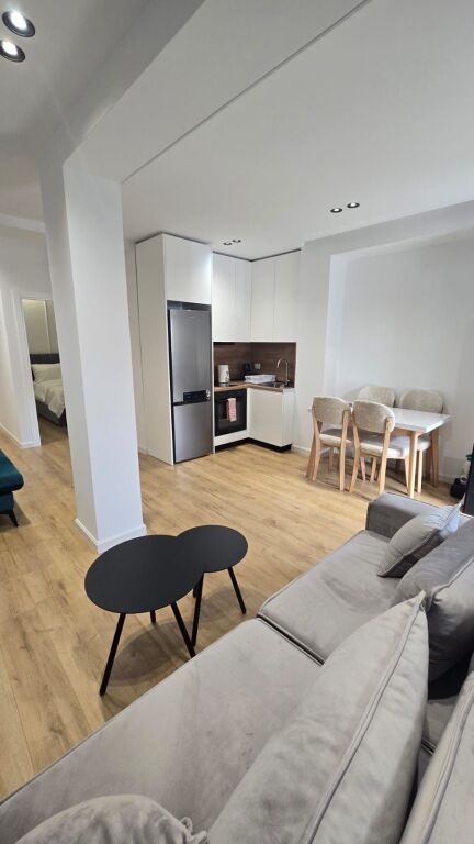 3 AirBnb in affitto, Viale Zogu 1