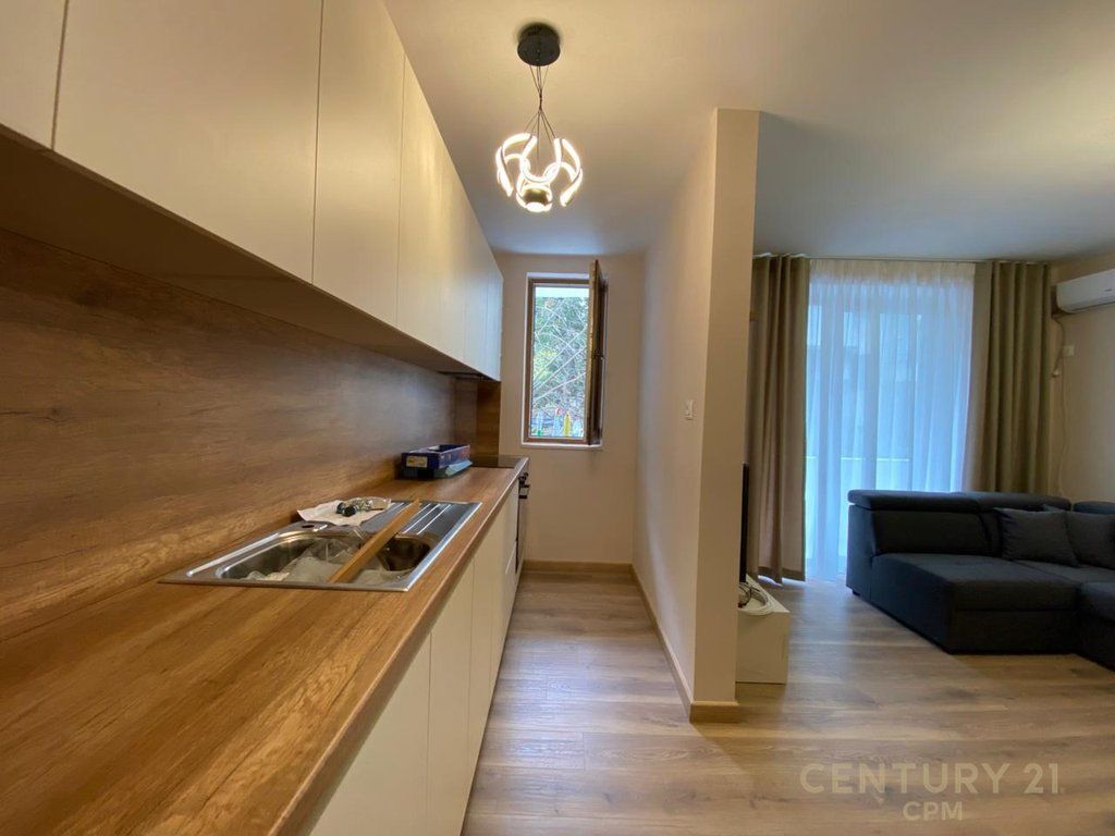 VASIL SHANTO PRANE KESH DHE KOMUNES SE PARISIT JAPIM ME QIRA APARTAMENT 1+1 550 € /Muaj Sip. Totale  64m2