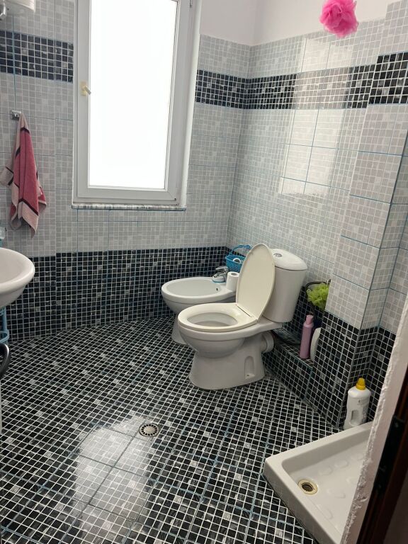 Shitet  apartament  1+1  në Shëngjin Brezi parë buzë detit  