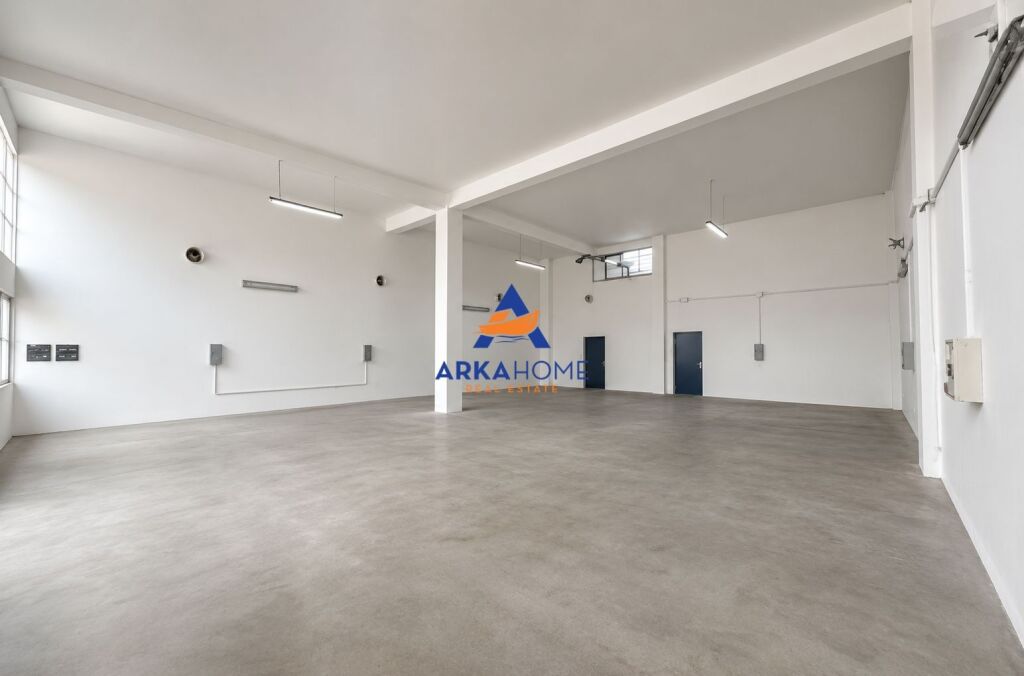 JEPET ME QERA KAPANON 2200M2 "TE AUTOSRADA TIRANË-DURRES" 3900 EURO