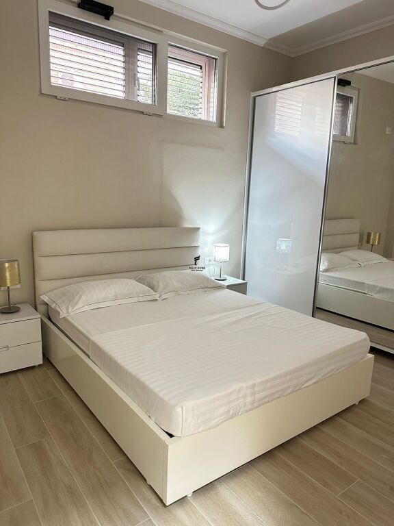 APARTAMENT ME QERA 1+1 OXHAKU 55.000 LEKE FH-73312