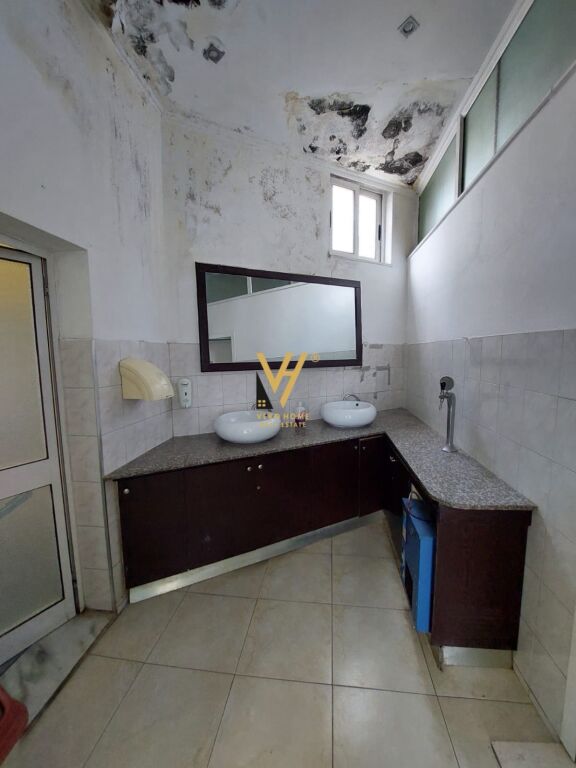 SHOP FOR SALE 240 M2 AT STUDENT CITY 350,000 EURO