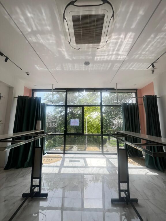 LOCALE COMMERCIALE IN AFFITTO VICINO ALL'UFFICIO POSTALE ALBANESE, DURAZZO