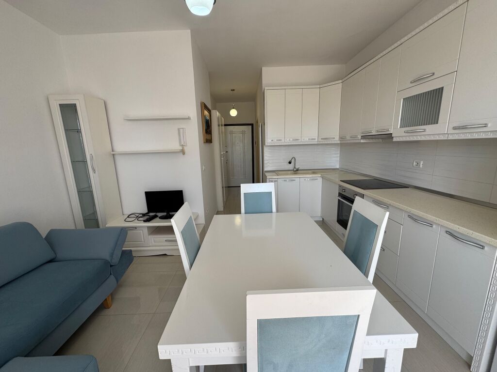 Jepet apartament me qera 1+1 pamje deti