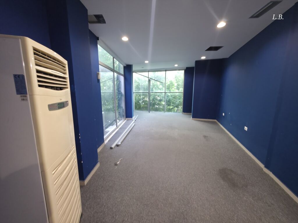Locale Commerciale in Affitto per Clinica / Ufficio / Call Center | 1° Piano con Facciata