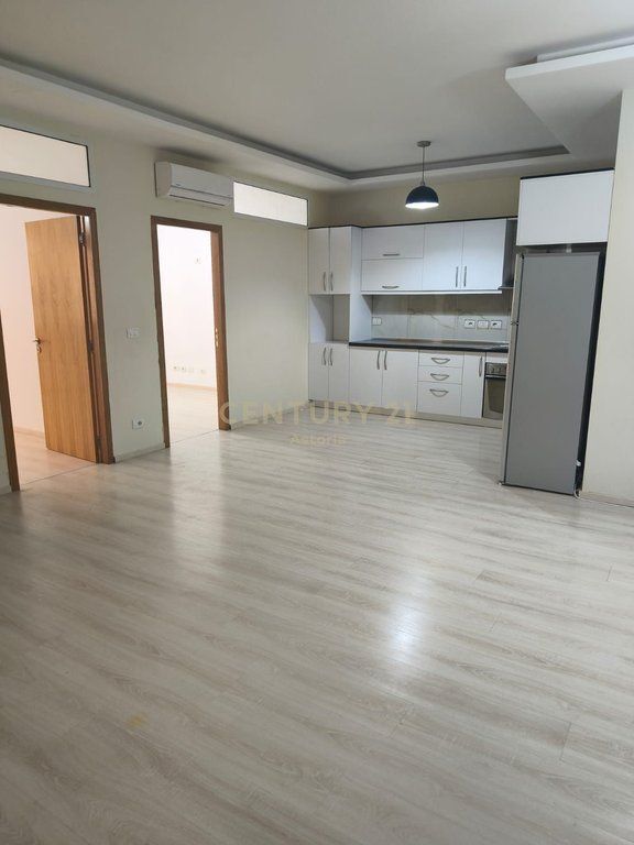 Shitet apartament 2+1 te 5 Maji