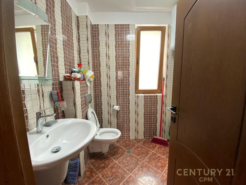 VASIL SHANTO PRANE KESH DHE KOMUNES SE PARISIT JAPIM ME QIRA APARTAMENT 1+1 550 € /Muaj Sip. Totale  64m2