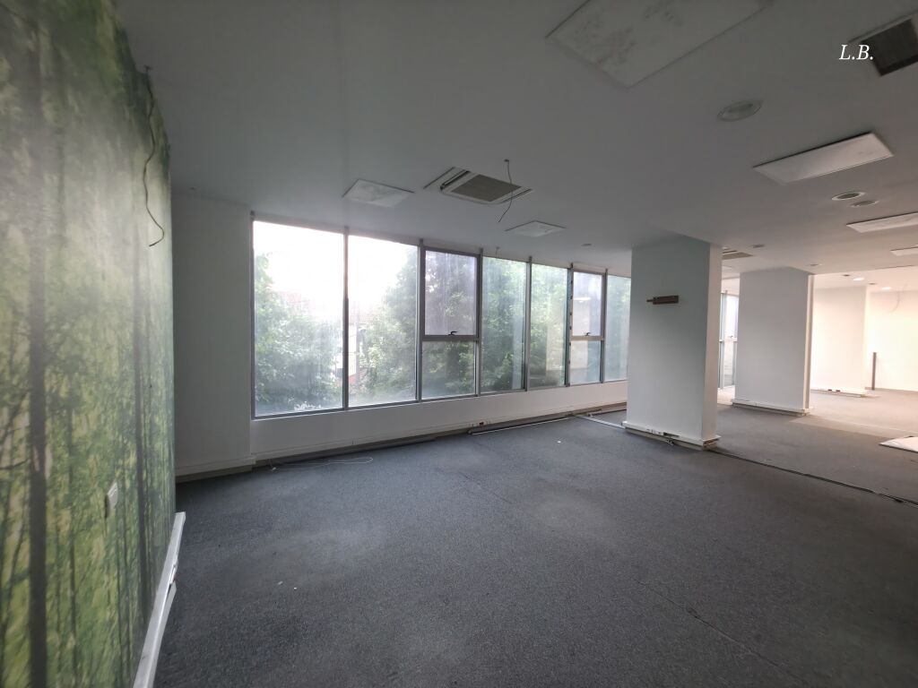 Locale Commerciale in Affitto per Clinica / Ufficio / Call Center | 1° Piano con Facciata