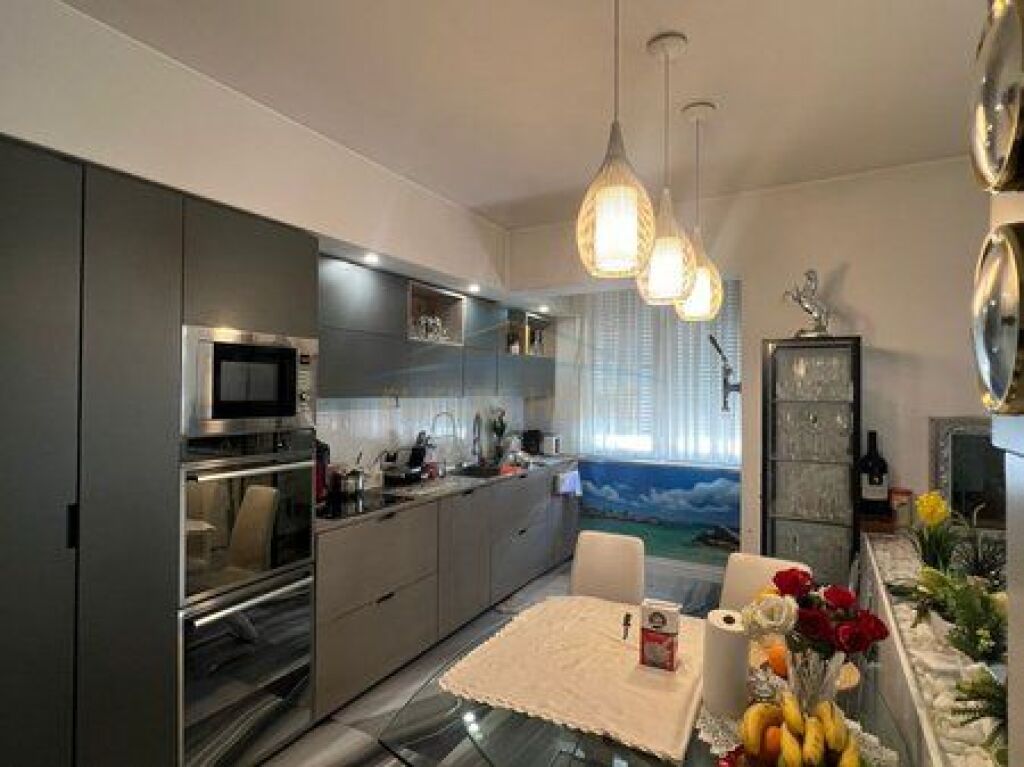Shitet Apartament 3+1+2+Depo, Komuna e Parisit.