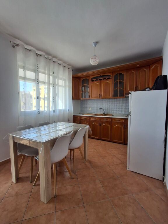 Apartament me qera 2+1