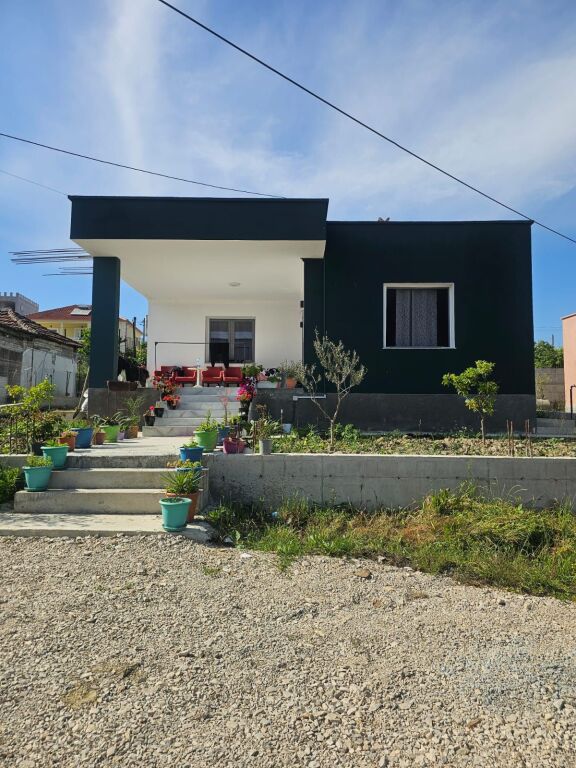 VENDESI PRIVATA IN VENDITA A RRASHBULL