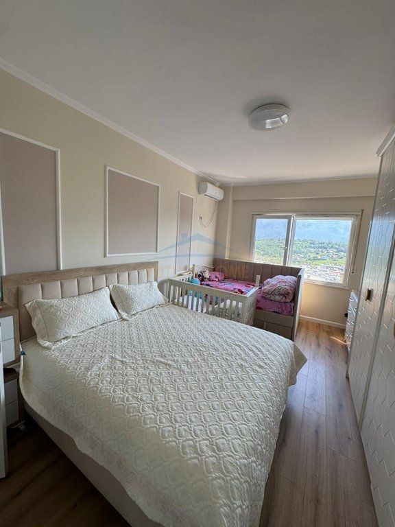 Qera, Apartament 2+1+2 + 2 Poste Parkimi, Liqeni i Thatë ,Tirane .