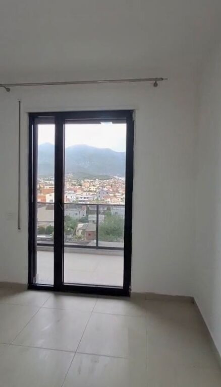 Jepet me qera apartament 1+1 me vlere 400 Euro ne 5 Maji