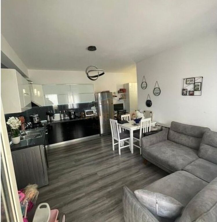 Shitet, Apartament 1+1, Materniteti Ri.