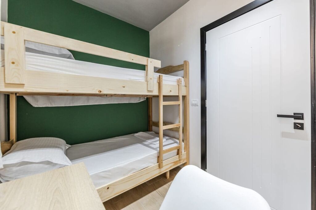Shitet Duplex tek Shkëmbi i Kavajës – pak hapa larg detit