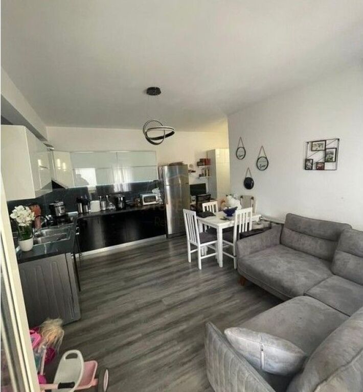 Shitet, Apartament 1+1, Materniteti Ri.