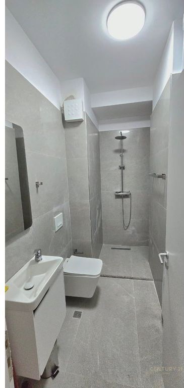 Zogu i Zi, apartament 1+1 per Qira 700 € /Muaj Sip. Totale  73m2  Sip. e brendshme  65m2