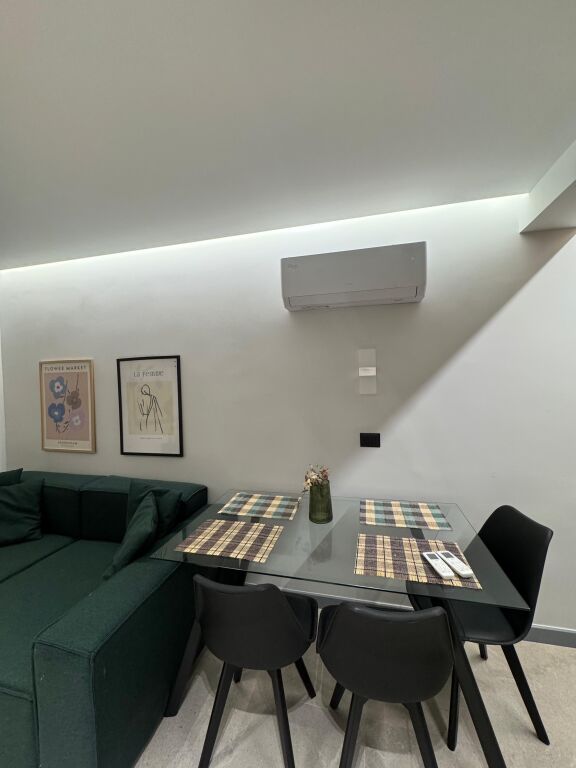 Apartament 1+1 per qera Prane Ambasades Amerikane !